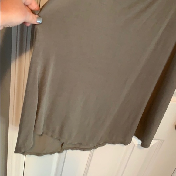 Cut out Shoulder Top - Picture 4 of 8